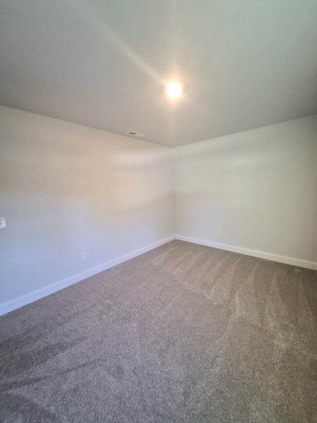 Building Photo - 301 Harvest Mdw Xing