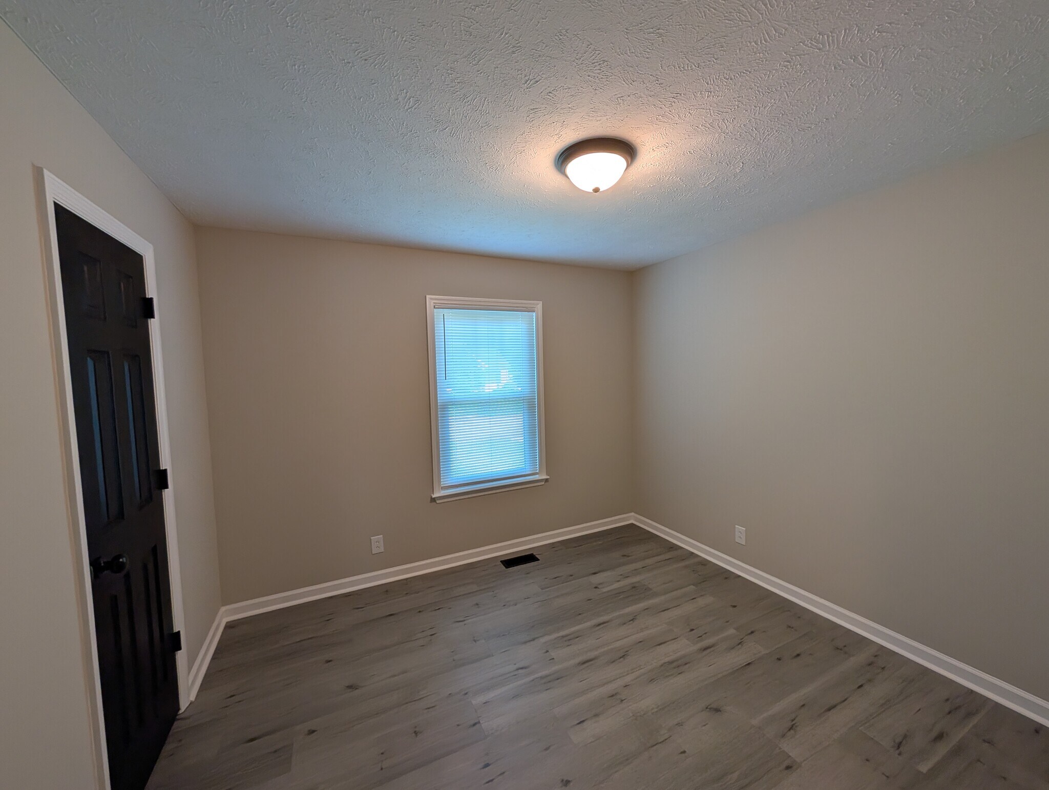 Building Photo - 4920 Peppertree Dr