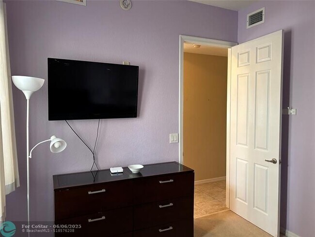Building Photo - 3600 Oaks Clubhouse Dr