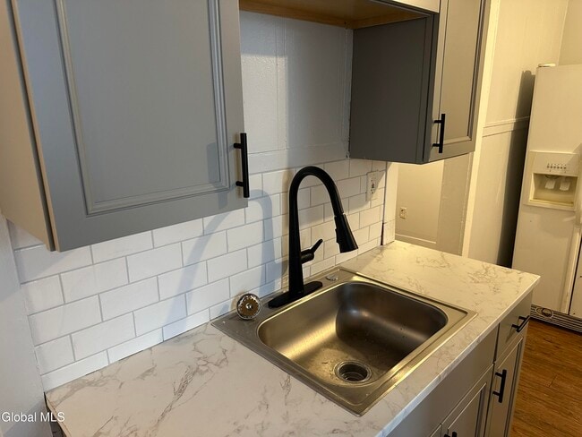 Building Photo - 1213 State St