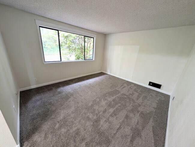Building Photo - Corner Lot Triplex Unit in Gig Harbor, Ava...