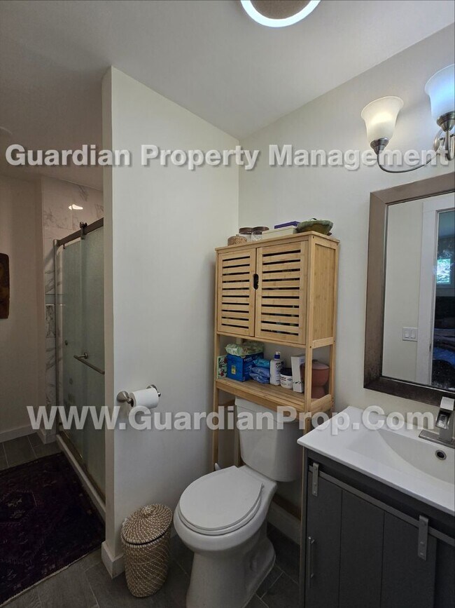 Building Photo - 1445 Cherry Pl