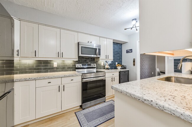 Building Photo - 14111 Misty Meadow Ln