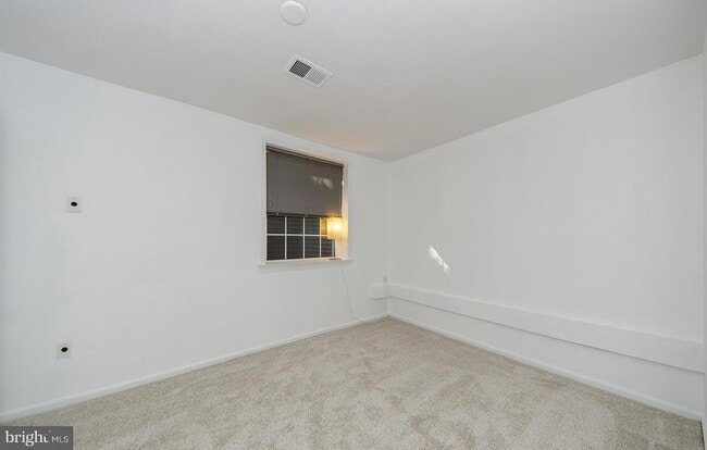 Building Photo - 734 N Vermont St