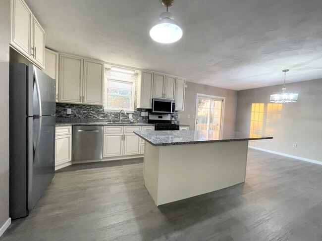 Building Photo - 3149 Glenwood Dr