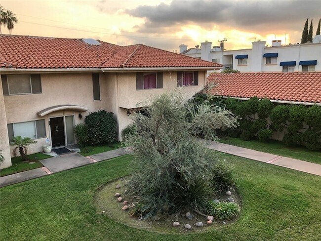 Building Photo - 740 W Huntington Dr