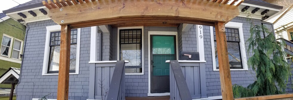 Building Photo - 1919 E Thomas St