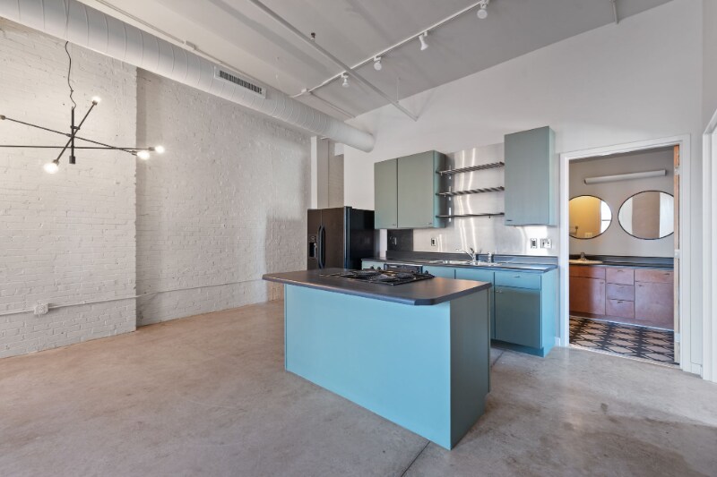 Building Photo - 1006 Olive St