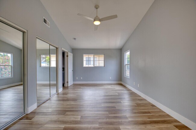Building Photo - 58 Country Club Cir