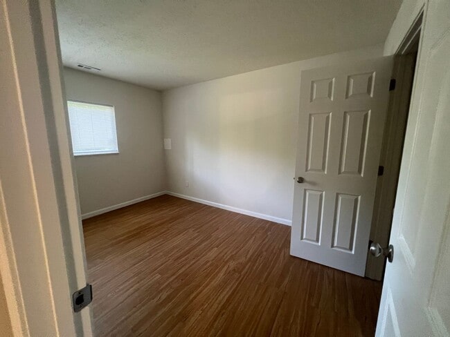 Building Photo - 4-bedroom 1.5 baths house near I-44