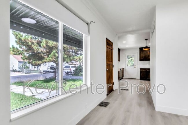 Building Photo - 494 N Emery Ave