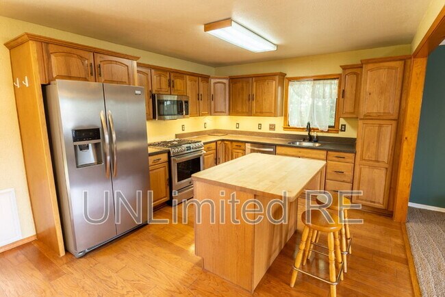 Building Photo - 4880 E Tomahawk Dr