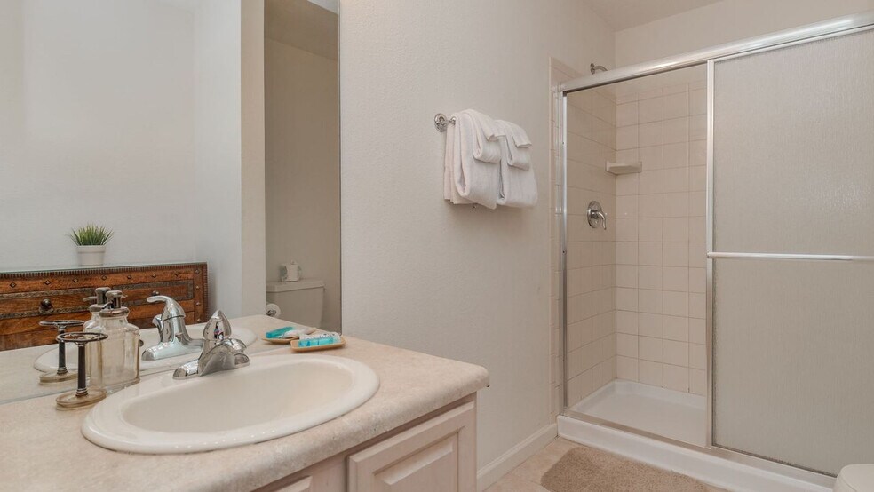 Building Photo - 8008 King Palm Cir