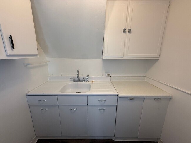 Interior Photo - 421 South Chestnut Street