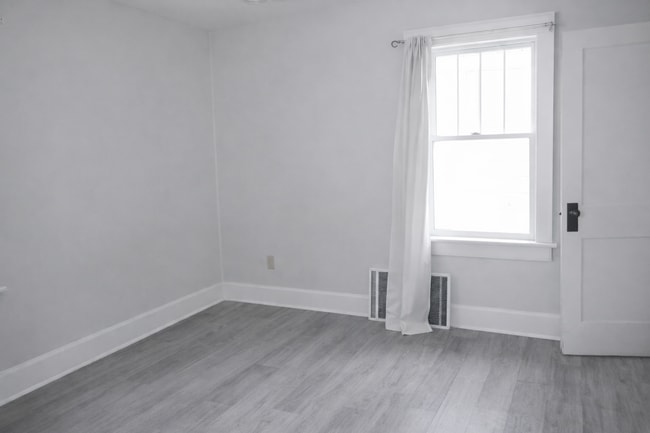 Building Photo - 2/3 Bedroom Plain Local House for Rent