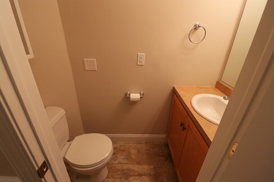 Building Photo - 1810 Merlot Dr