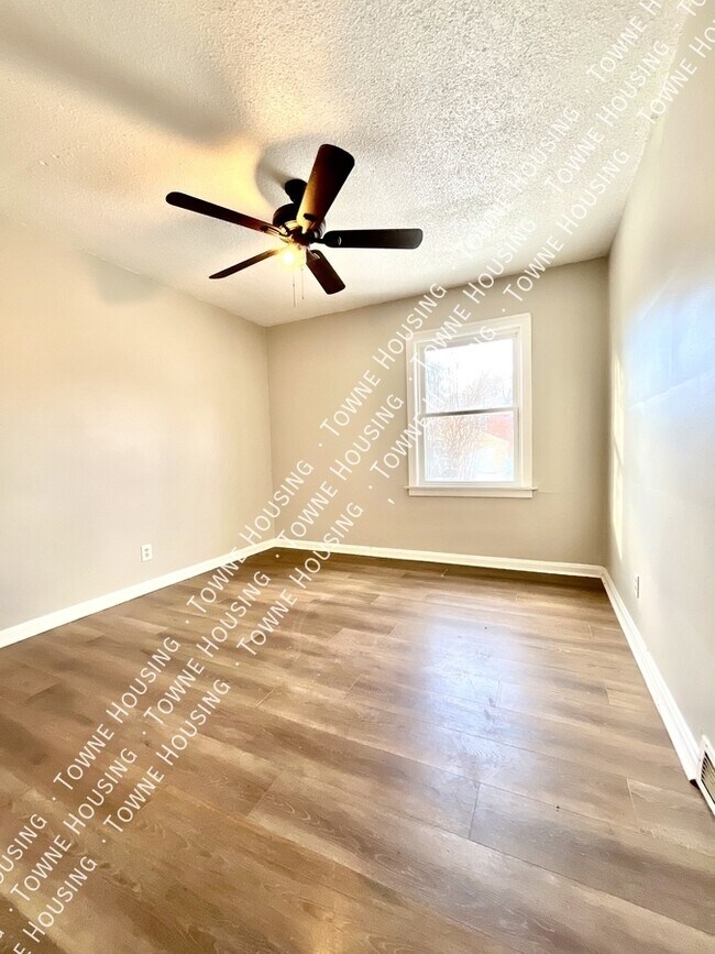 Building Photo - 554 26th St