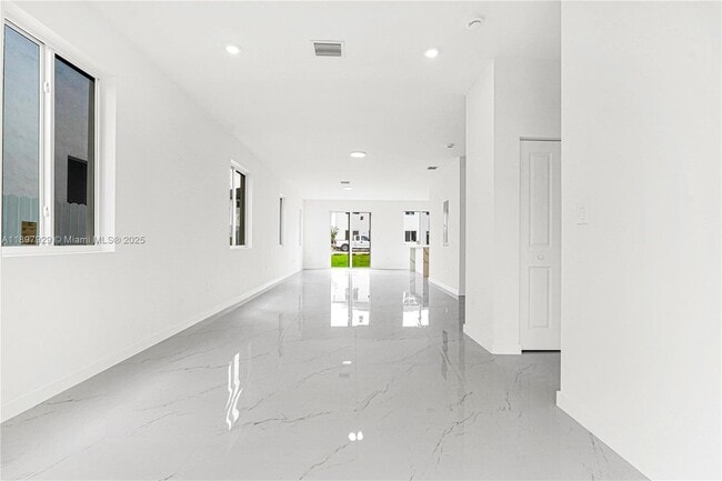 Building Photo - 22555 SW 125th Ave