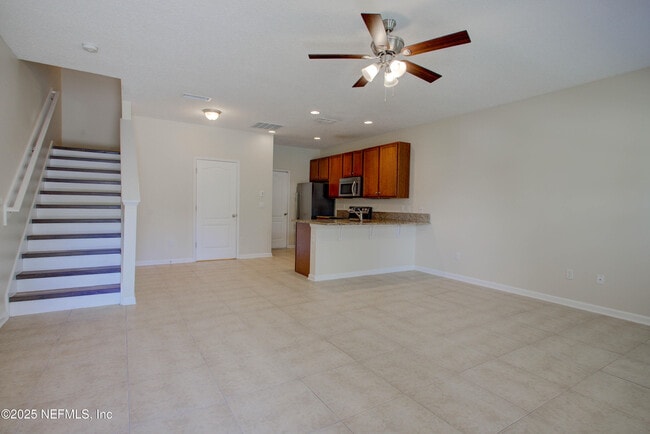 Building Photo - 417 Oasis Ln