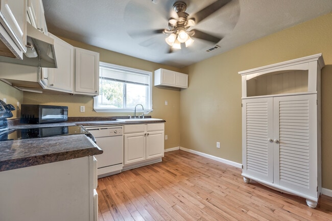 kitchen - 490 Shawnee Rd
