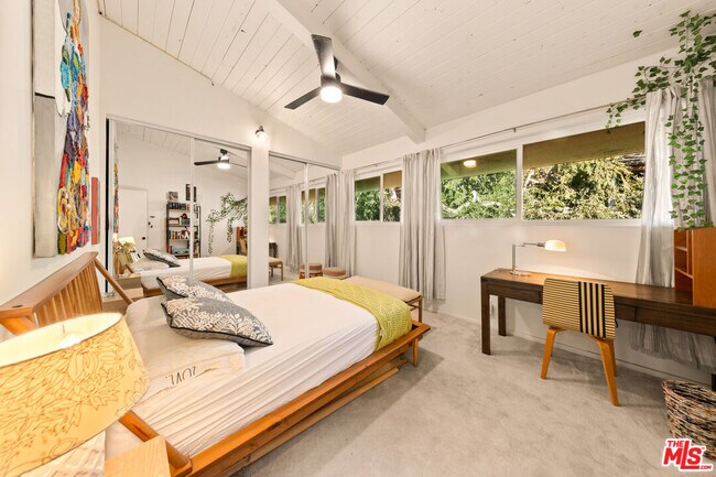 Building Photo - 6425 Green Valley Cir