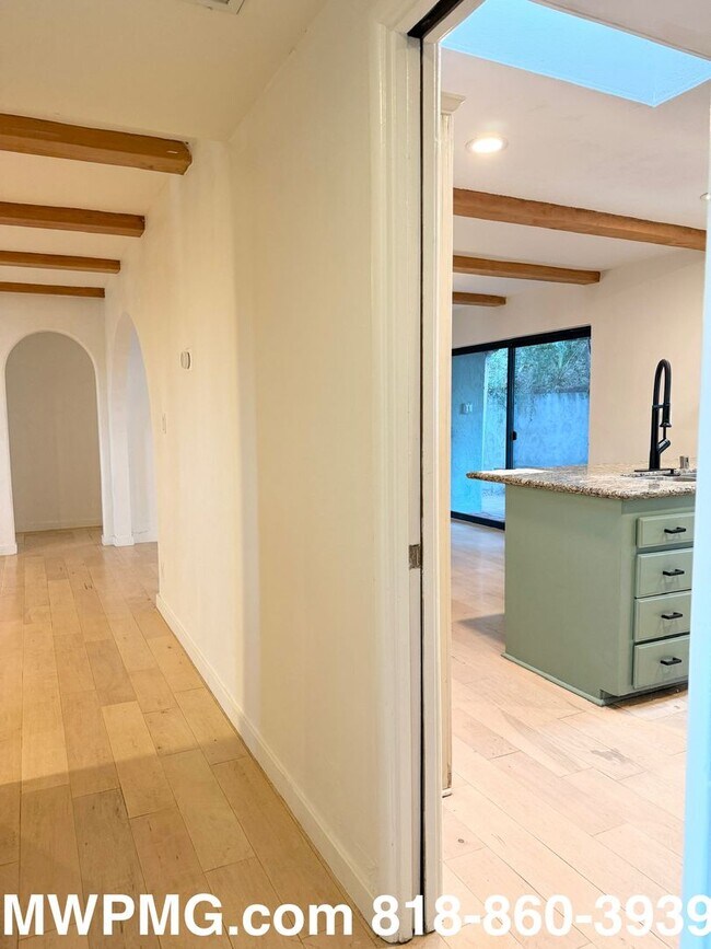 Building Photo - 4Bed 3Bath Woodland Hills home is an absol...