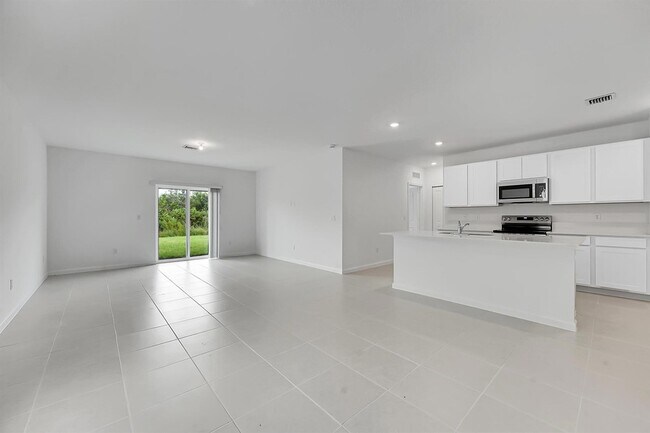 Building Photo - 662 Carlyle Wy