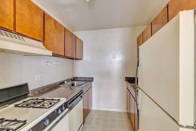 Building Photo - 1 br, 1 bath House - 535 Burgoyne Road #5