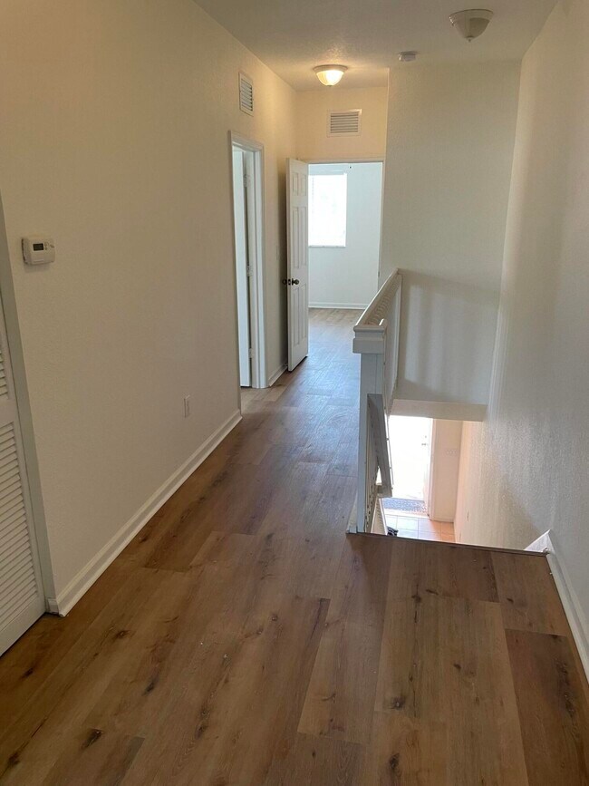 Building Photo - 5051 SE Mariner Garden Cir