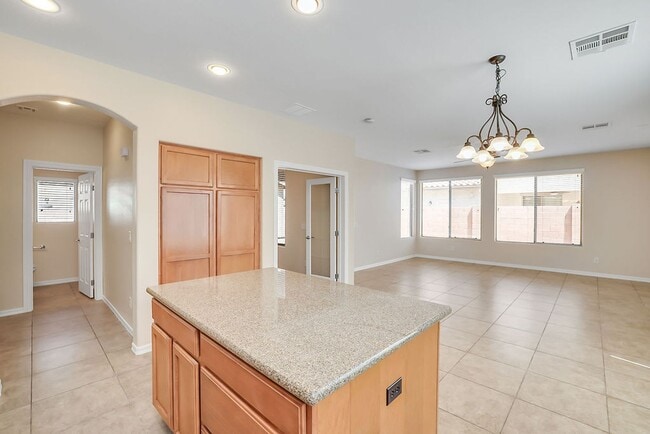 Building Photo - Great Queen Creek Location!