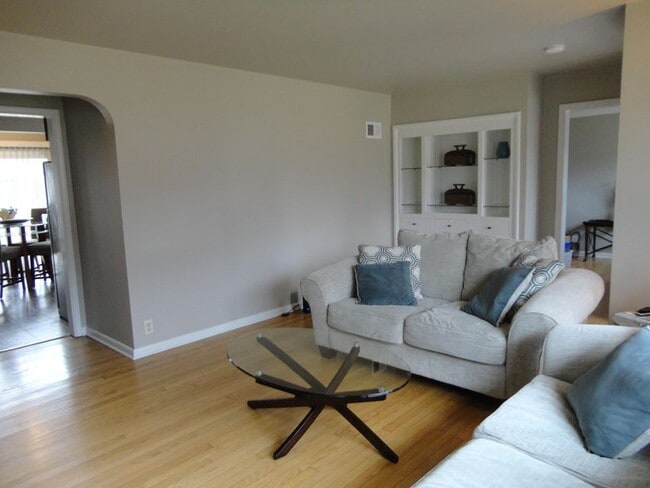 Building Photo - 7422 N Navajo Rd