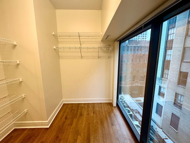 Building Photo - Wallstreet Tower Condo