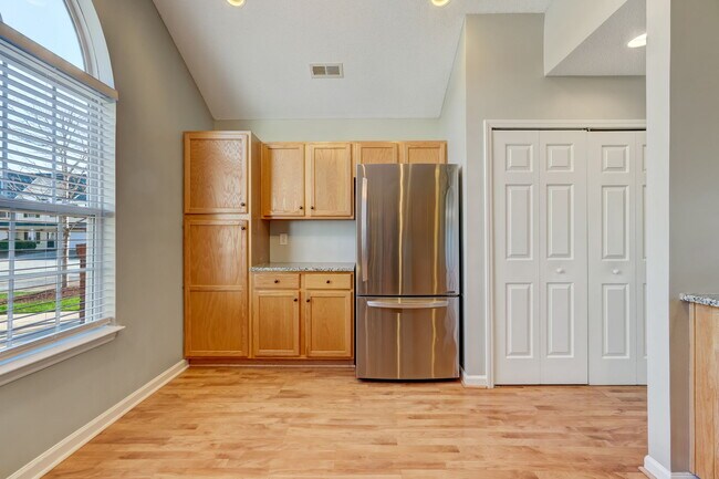 Building Photo - 35 Cambridge Oak Cir