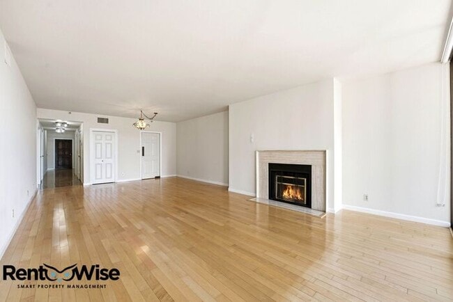 Building Photo - 555 Laurel Ave