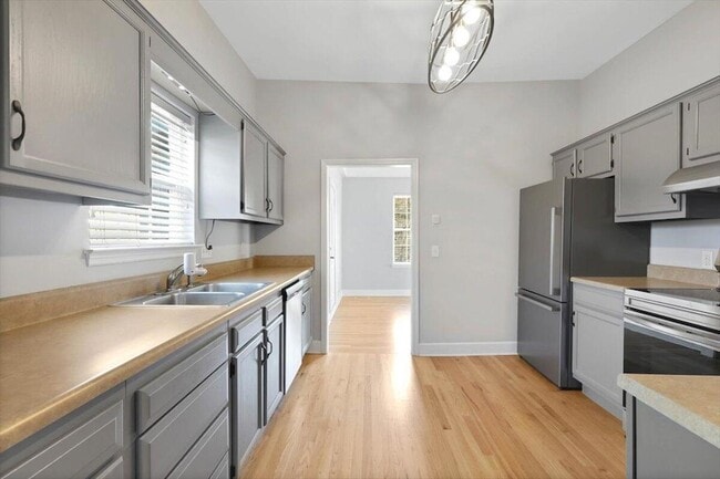 Building Photo - 1002 Boylston St