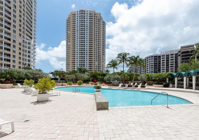 Building Photo - 888 Brickell Key Dr