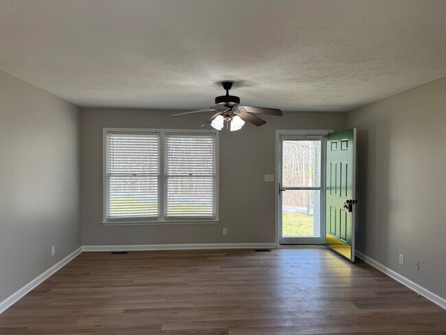 Building Photo - 226 Nottingham Rd