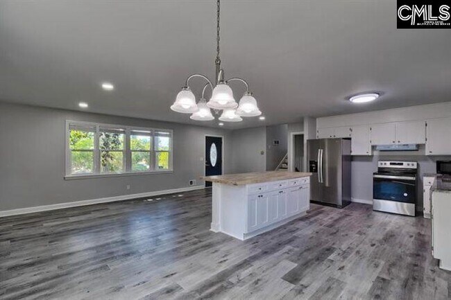 Building Photo - 4057 Rosewood Dr