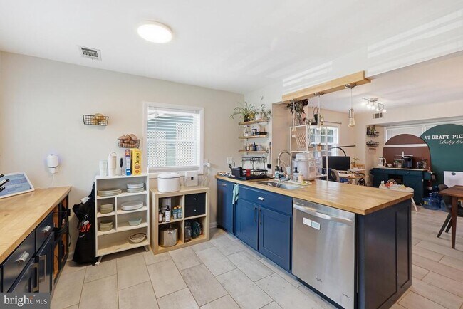 Building Photo - 11317 College View Dr