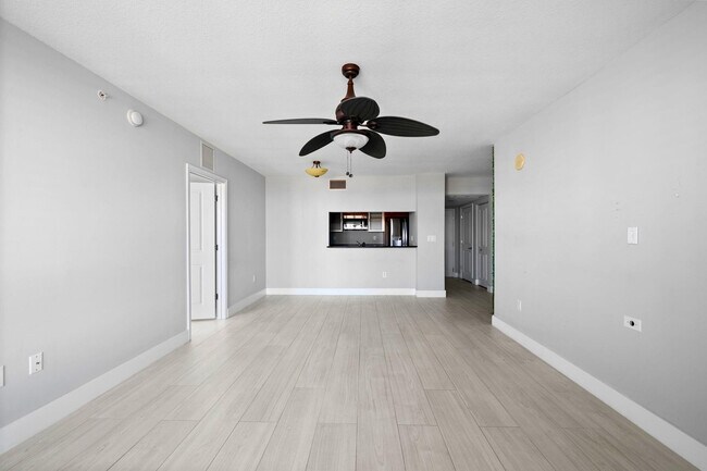 Building Photo - 610 W Las Olas Blvd