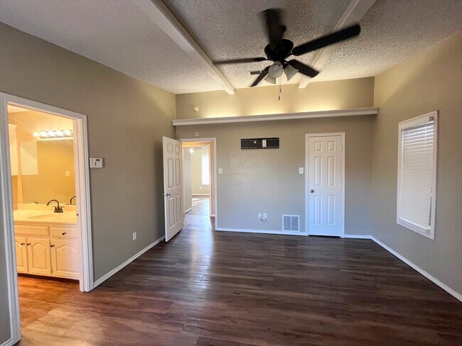 Building Photo - 5718 88th St