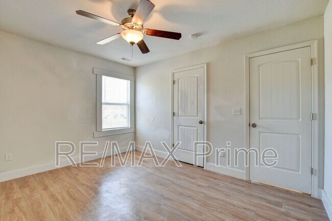 Building Photo - 8028 Glade Rd