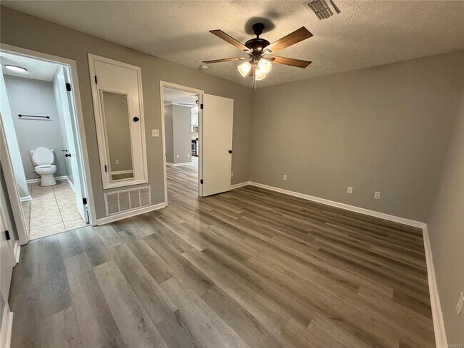 Building Photo - 463 Durden Rd