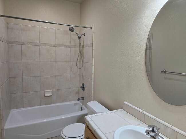 Building Photo - 105 Sterling Oaks Dr