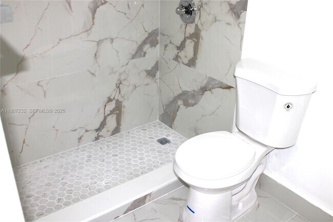 Building Photo - 13685 NE 10th Ave