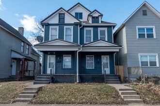 Building Photo - "Beautiful 3-Bedroom, 2-Full Bath Duplex Featuring Hardwood Floors and a Fenced Yard!"
