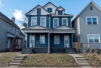 Building Photo - "Beautiful 3-Bedroom, 2-Full Bath Duplex Featuring Hardwood Floors and a Fenced Yard!"