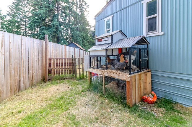 Building Photo - Updated 2 bedroom manufactured home on large corner lot