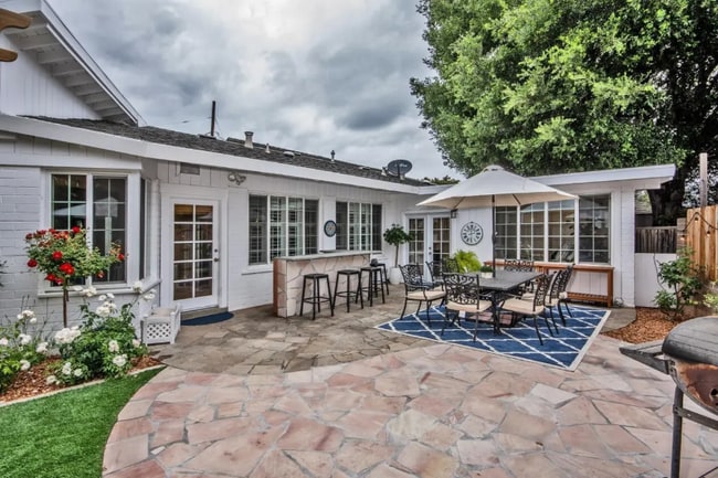 Building Photo - 340 Jarvis Ct