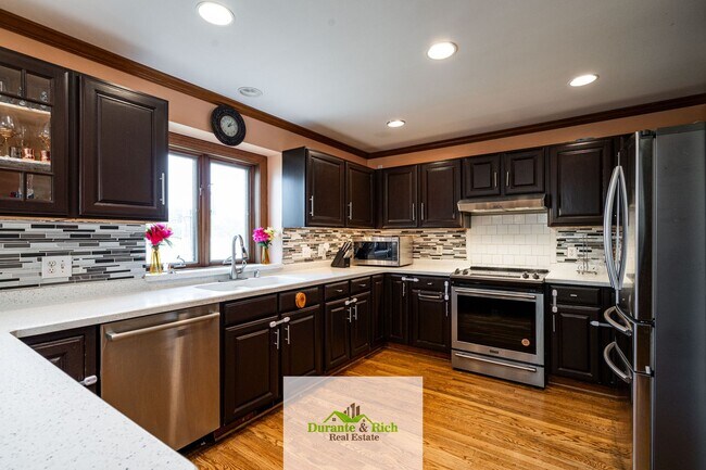 Building Photo - Beautiful 3 bedroom 2 Bath in the Perfect ...